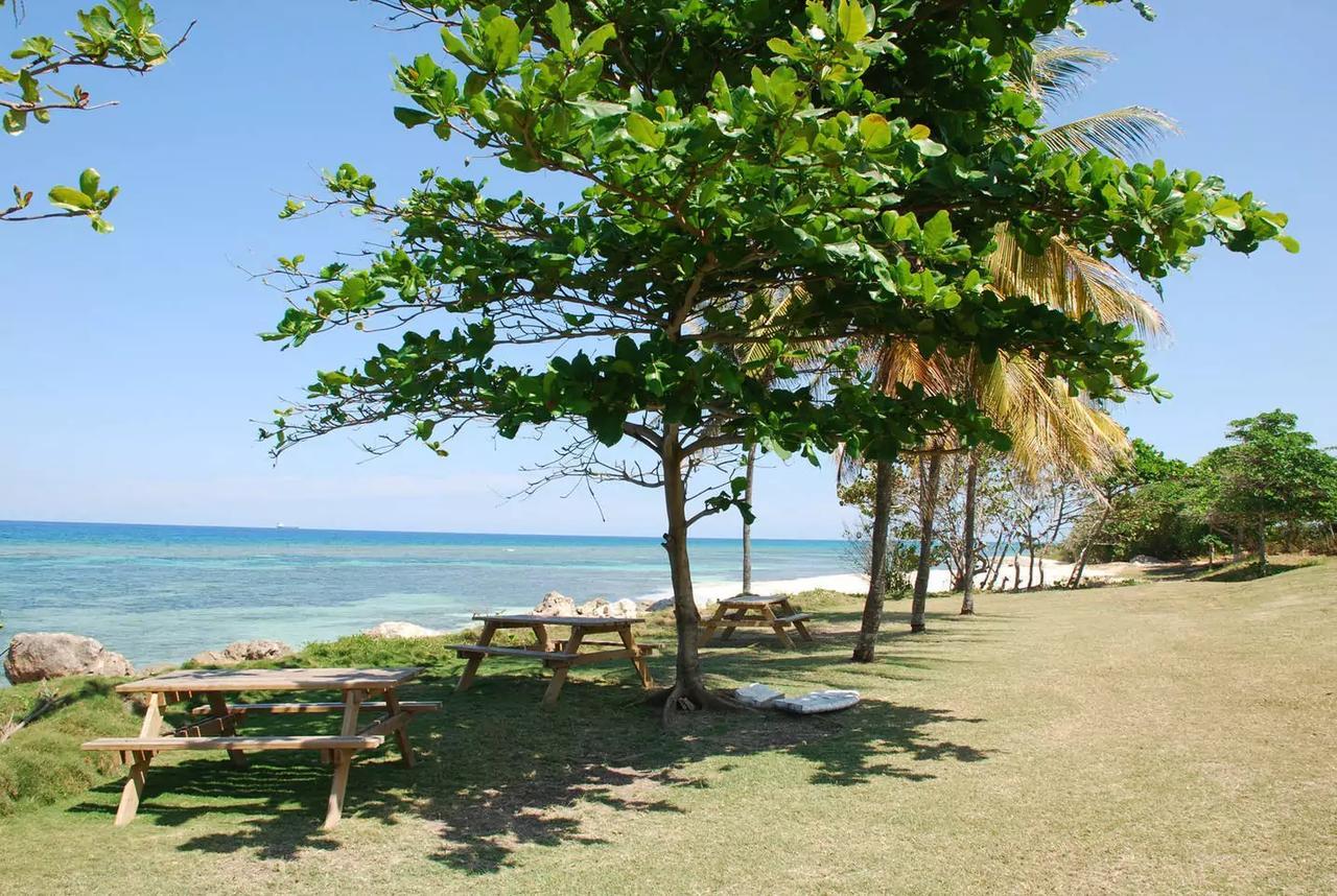 Family Complex Beside Beach W/Pool Montego Bay #1 Exterior photo